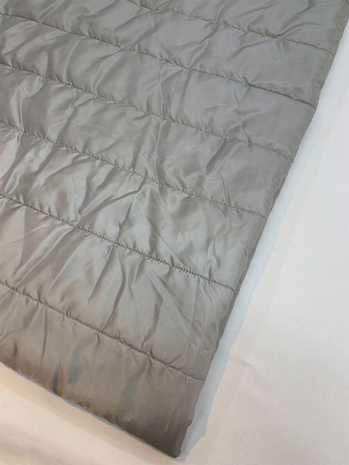 Gümüş Rengi Kapitone Kumaş Montluk - Tek Taraflı