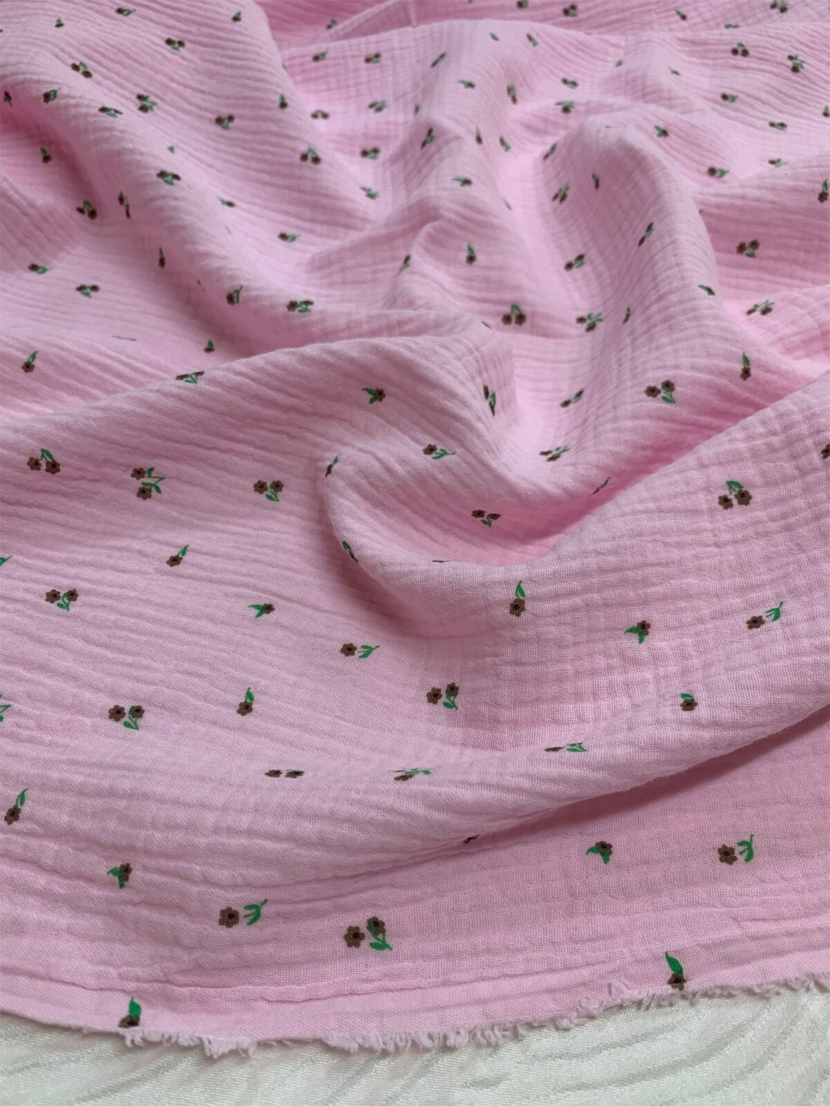 Pembe Desenli Müslin Kumaş - Küçük Çiçek Desen