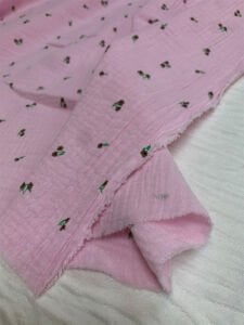 Pembe Desenli Müslin Kumaş - Küçük Çiçek Desen