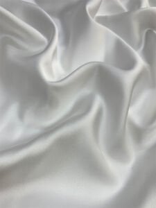 Beyaz Asetat Saten Kumaş - İpeksi Dokulu ve Dökümlü