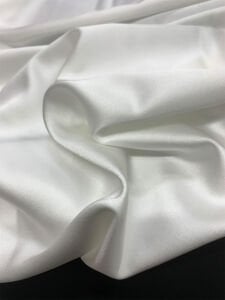 Beyaz Asetat Saten Kumaş - İpeksi Dokulu ve Dökümlü