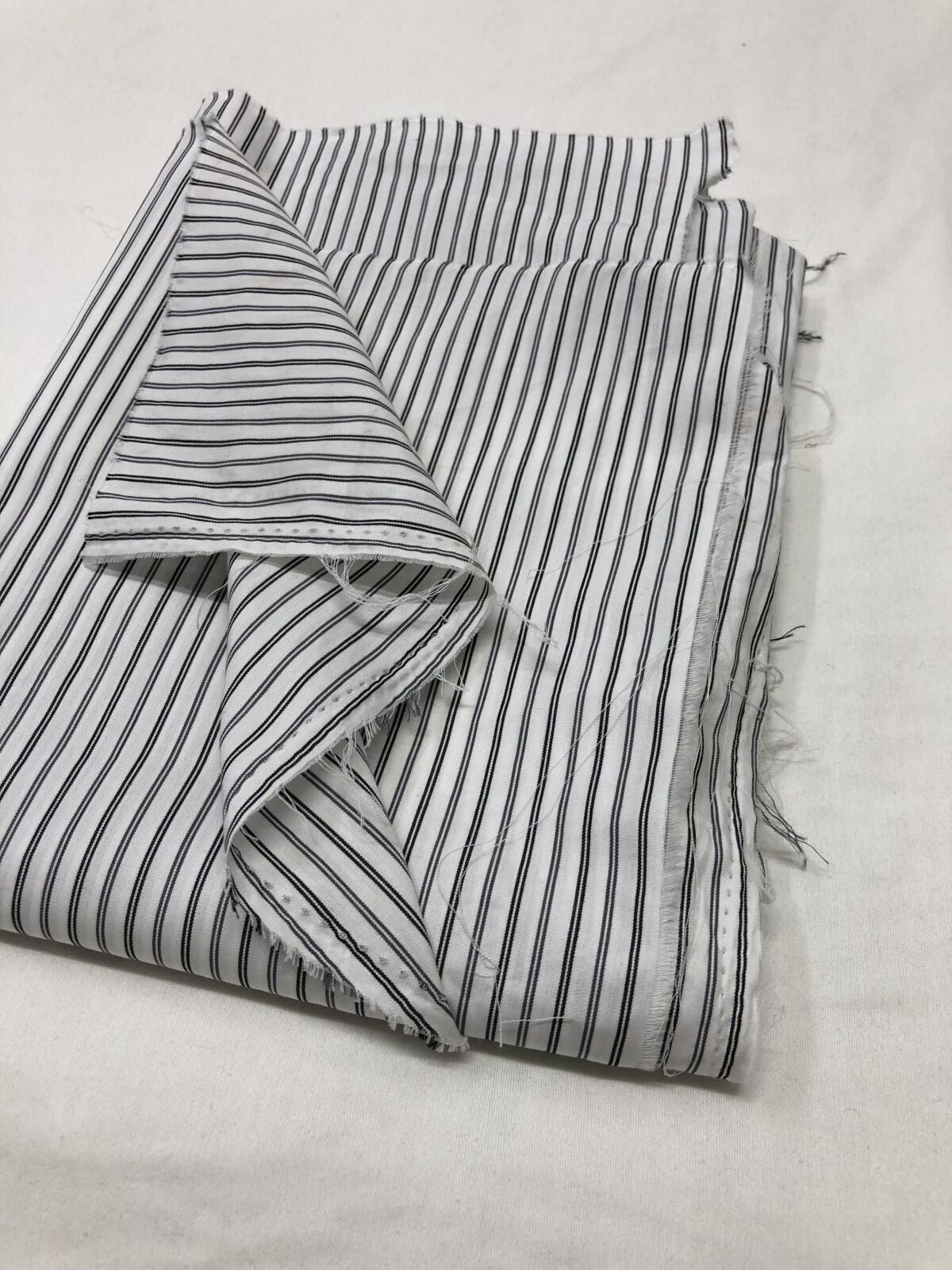 Siyah Beyaz Gömleklik Kumaş %100 Pamuk, Parça 85x130 cm (HAFİF KİR VAR)