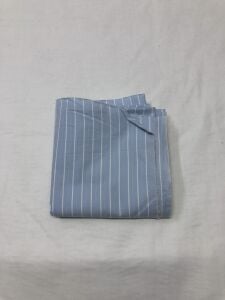 Mavi Beyaz Gömleklik Kumaş %100 Pamuk, Parça 125x130 cm (ORTADA KÜÇÜK LEKE)