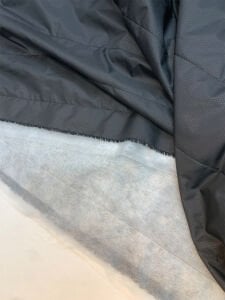 İnce Kendinden Desenli Siyah Kapitone Kumaş Montluk - Tek Taraflı