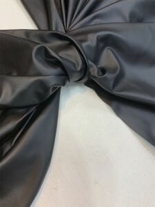 İnce Esnek Gömleklik Siyah Deri Kumaş – Hafif ve Şık Doku