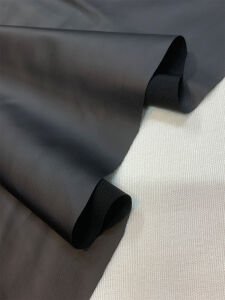 İnce Esnek Gömleklik Siyah Deri Kumaş – Hafif ve Şık Doku