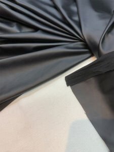 İnce Esnek Gömleklik Siyah Deri Kumaş – Hafif ve Şık Doku