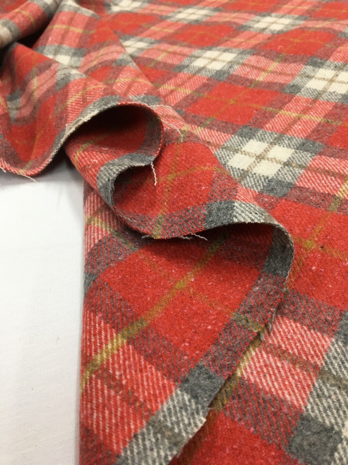 Dış Giyimlik Kırmızı Ekose Kumaş Kışlık