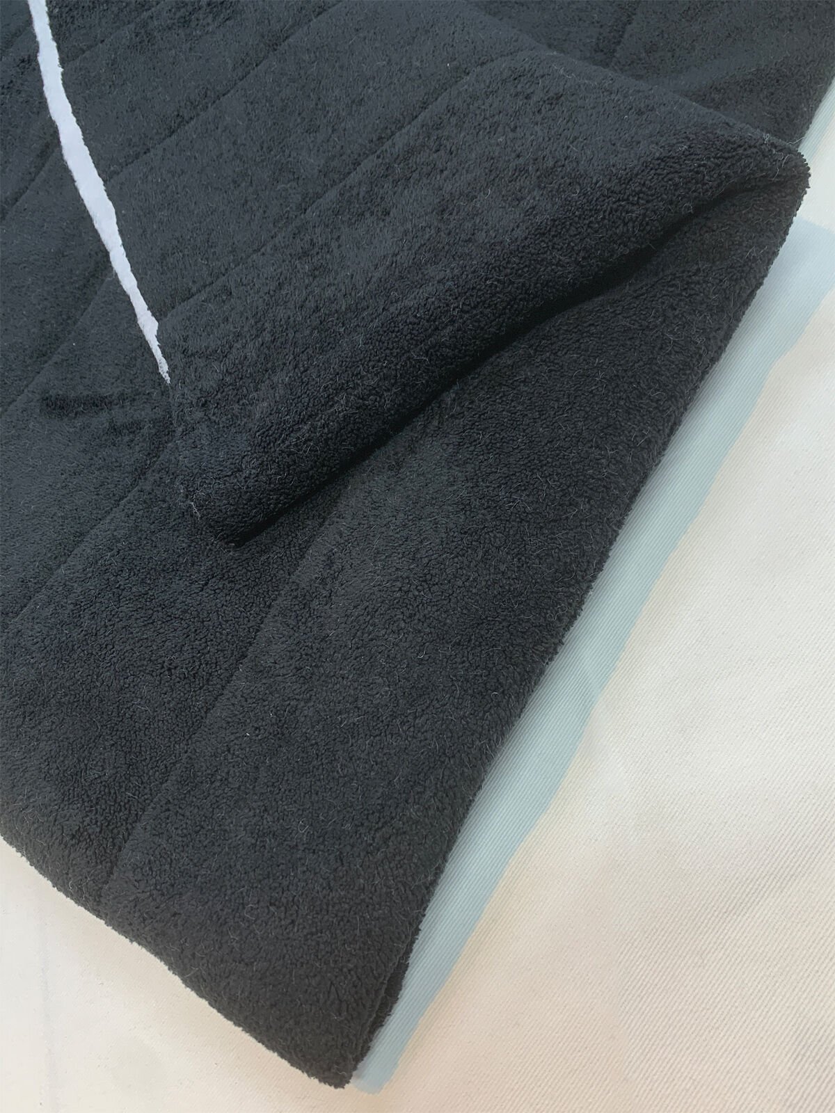 Siyah Peluş Kapitone Kumaş - Tek Taraflı