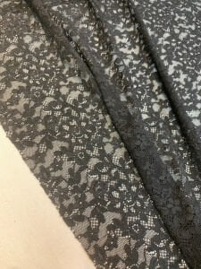 Siyah Esnek Dantel Kumaş - Likralı ve Çiçek Desenli Zarif Doku