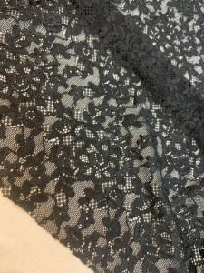 Siyah Esnek Dantel Kumaş - Likralı ve Çiçek Desenli Zarif Doku