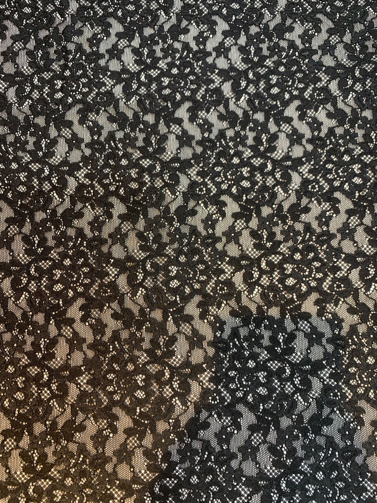 Siyah Esnek Dantel Kumaş - Likralı ve Çiçek Desenli Zarif Doku