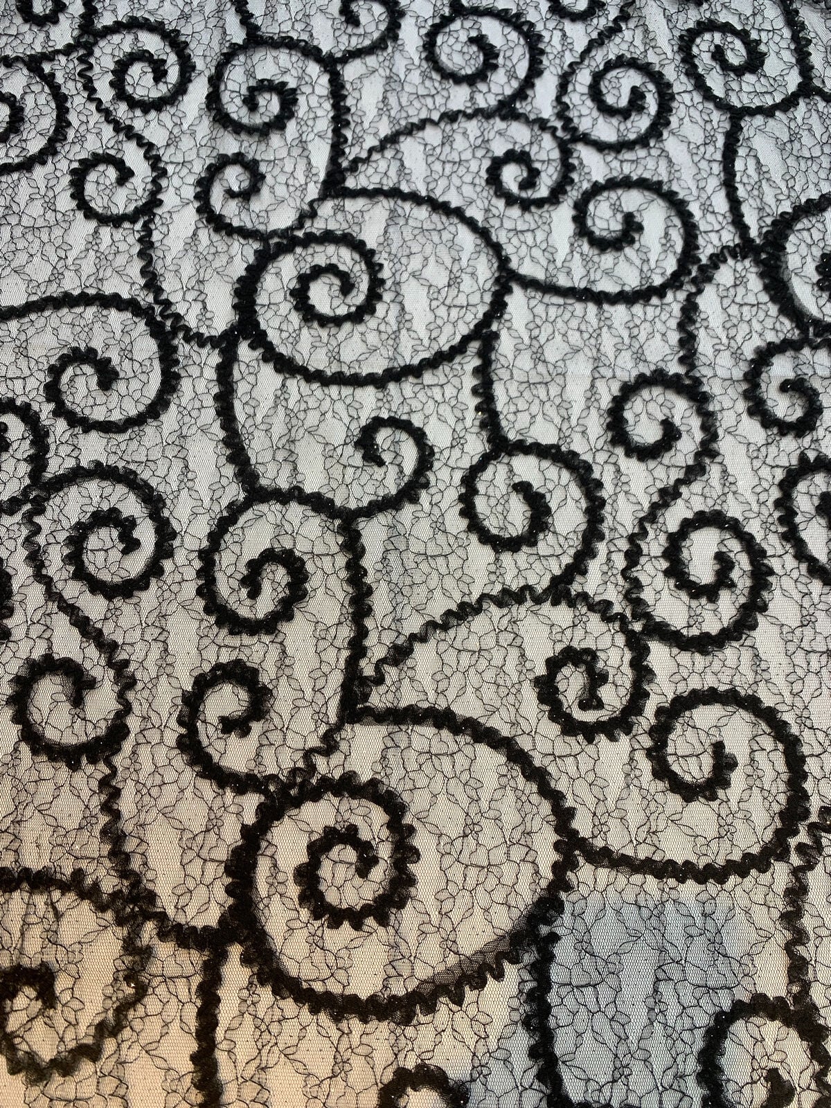 Siyah Yapıştırma Sim Detaylı Esnek Dantel Kumaş - Işıltılı ve Likralı