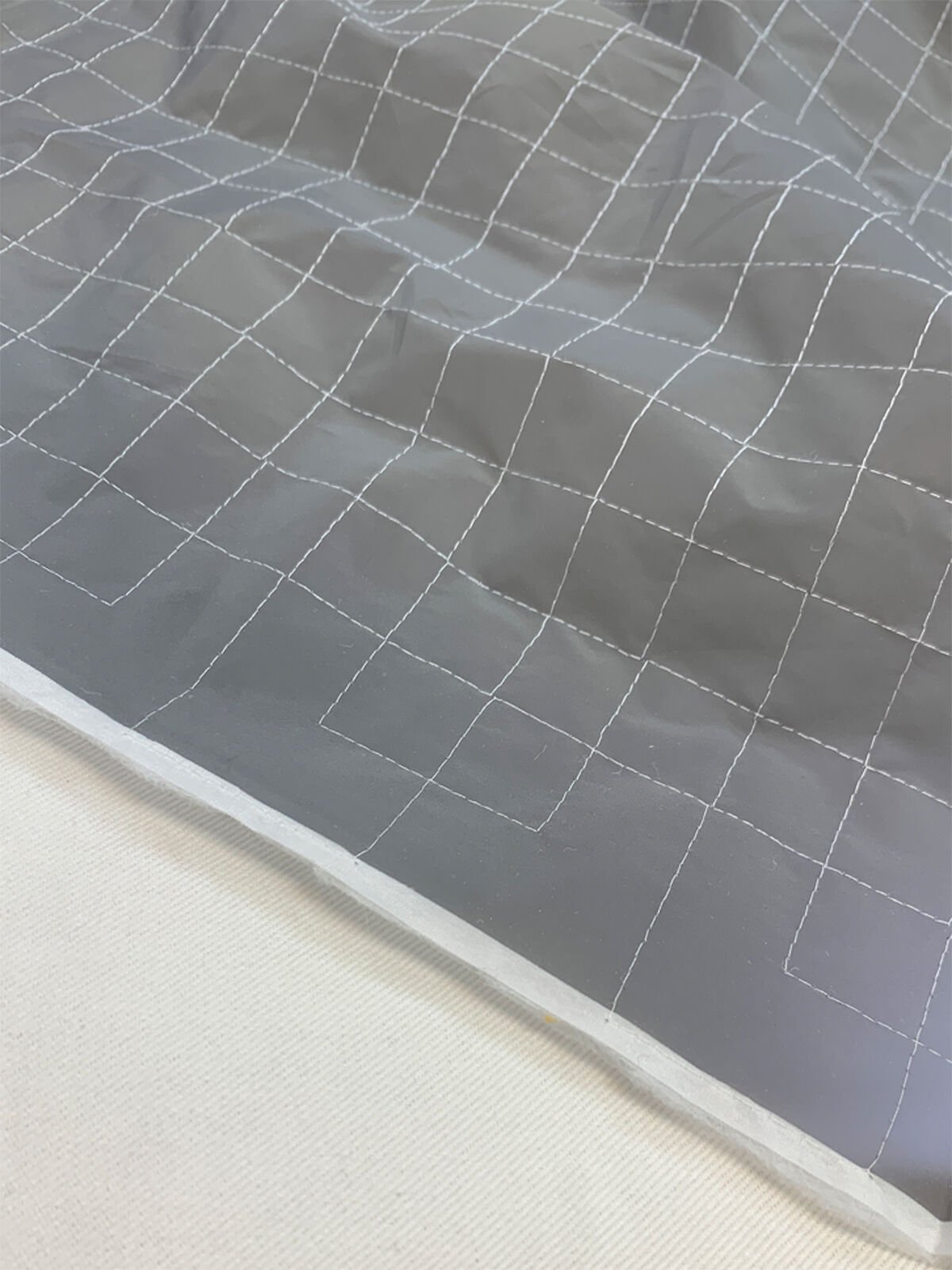 Açık Gri Fosforlu Kapitone Kumaş Montluk - Tek Taraflı