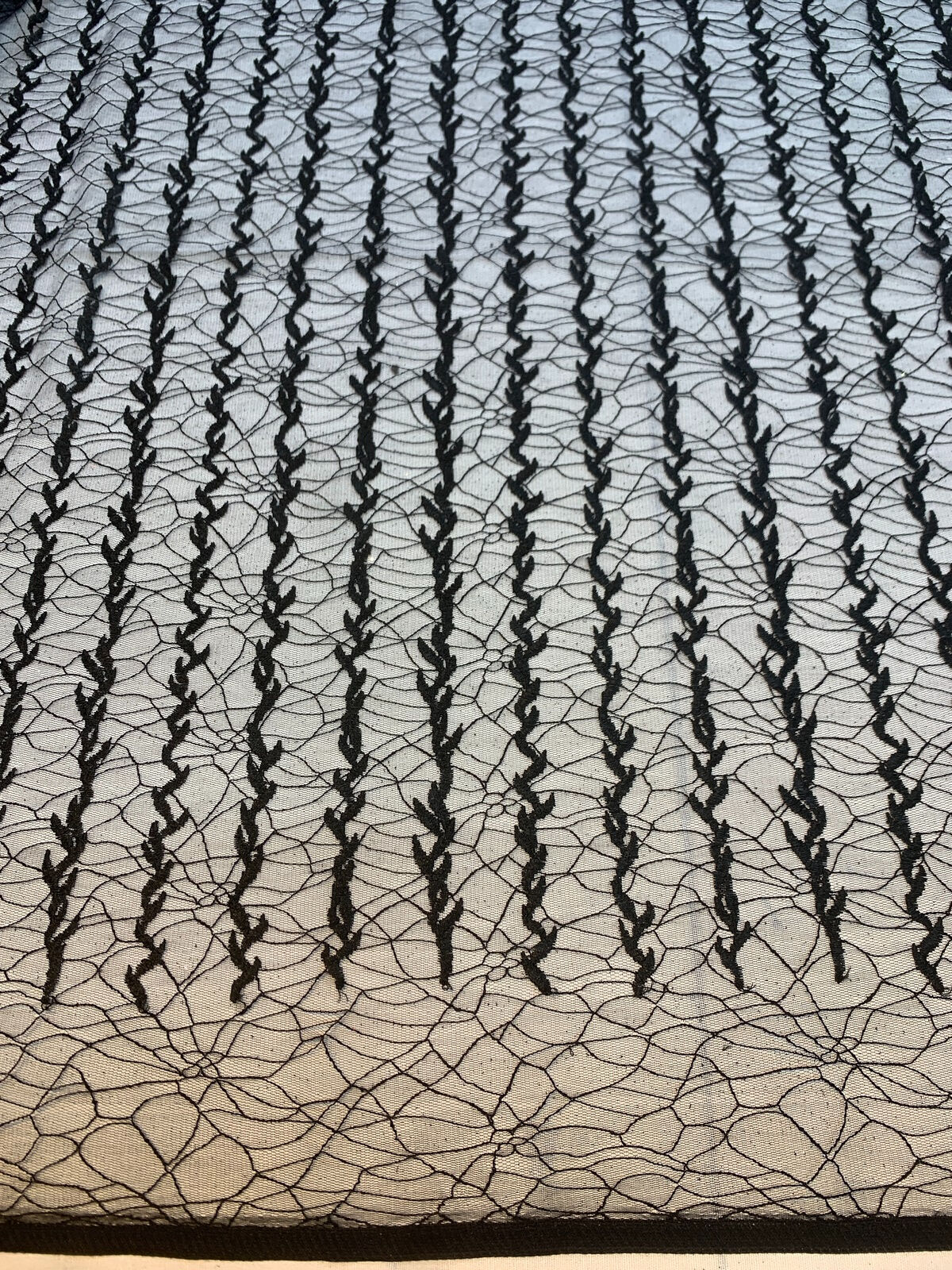 Nakış İşleme Yapıştırma Sim Detaylı Likralı Dantel Kumaş - Siyah