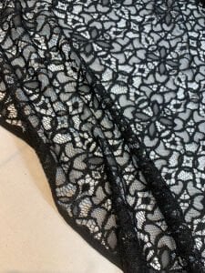 Siyah Dantel Kumaş - Klasik Çiçek Desenli ve Zarif Doku