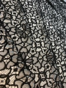 Siyah Dantel Kumaş - Klasik Çiçek Desenli ve Zarif Doku