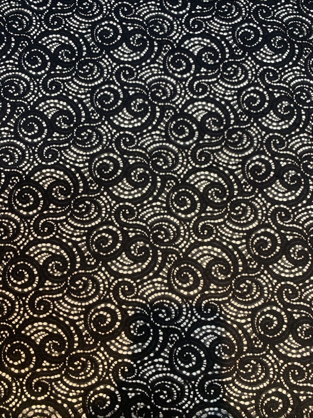Siyah Dantel Kumaş Girdap Desenli - Tok ve Dökümlü