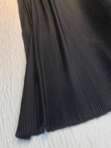 Piliseli Saten Kumaş Siyah - Parlak ve Akıcı Doku