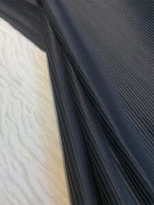 Piliseli Saten Kumaş Siyah - Parlak ve Akıcı Doku