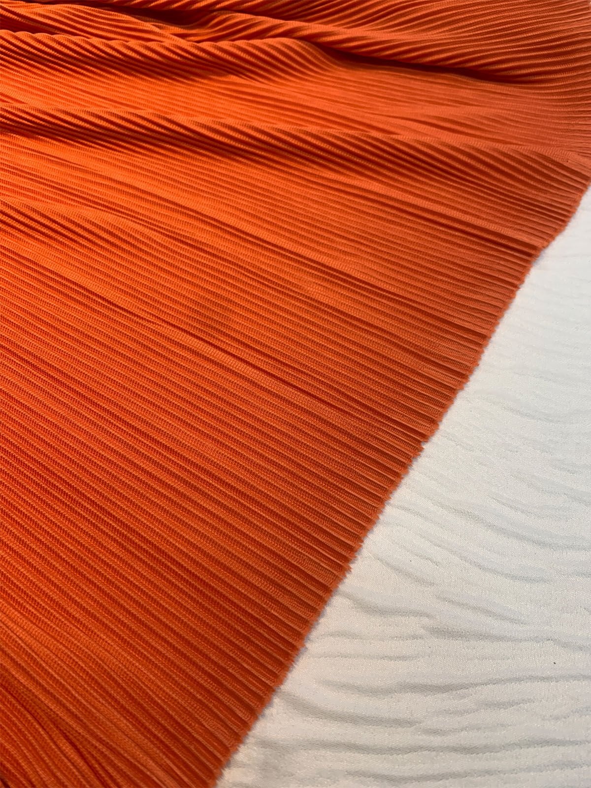 Turuncu Penye Piliseli Kumaş