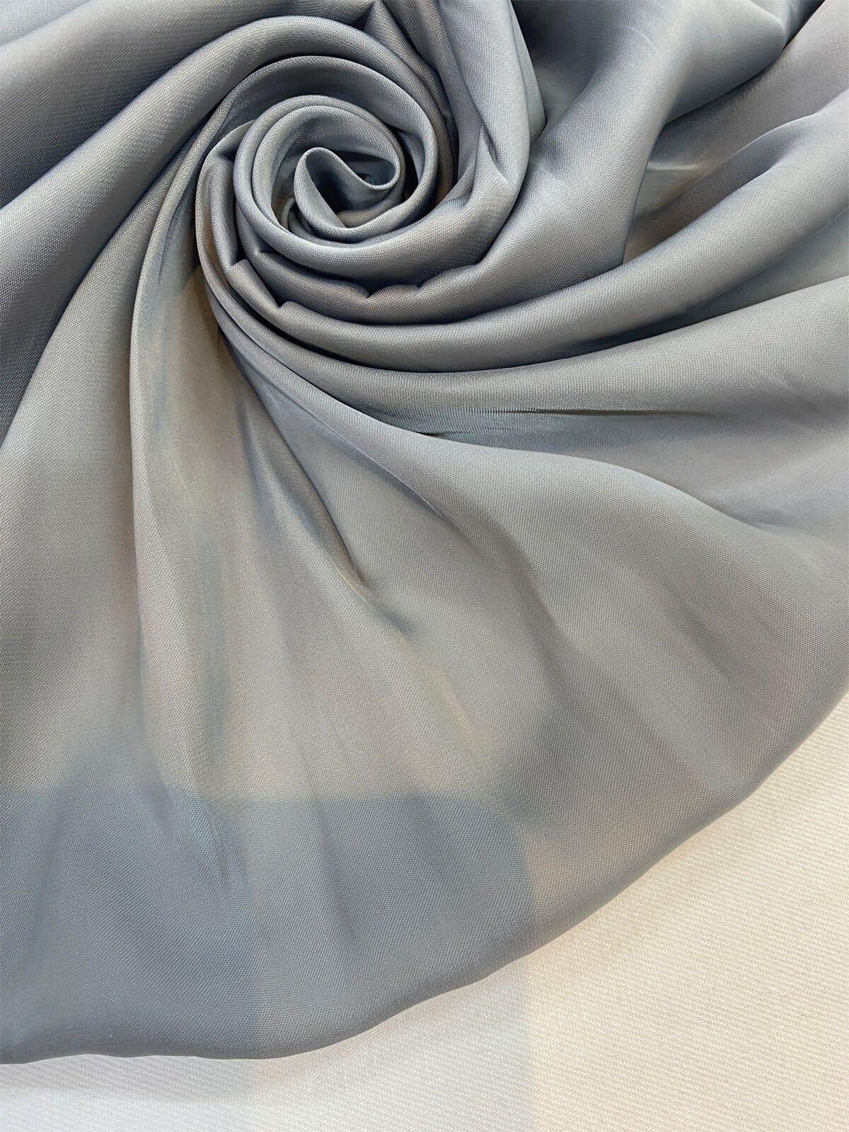 Gümüş Gri İpek Saten Kumaş