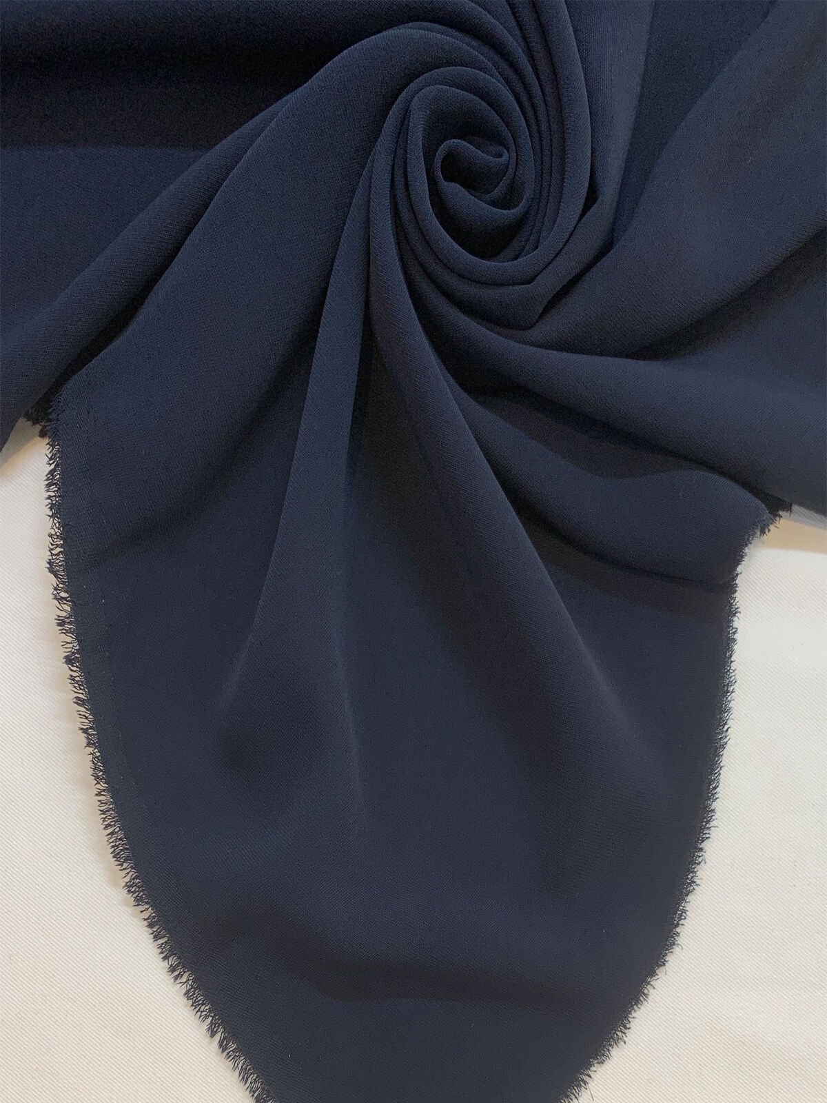 Lacivert Dökümlü Krep Kumaş