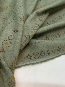 Pazen Benzeri, Otantik Desenli Haki Kışlık Kumaş - Hafif Şardonlu