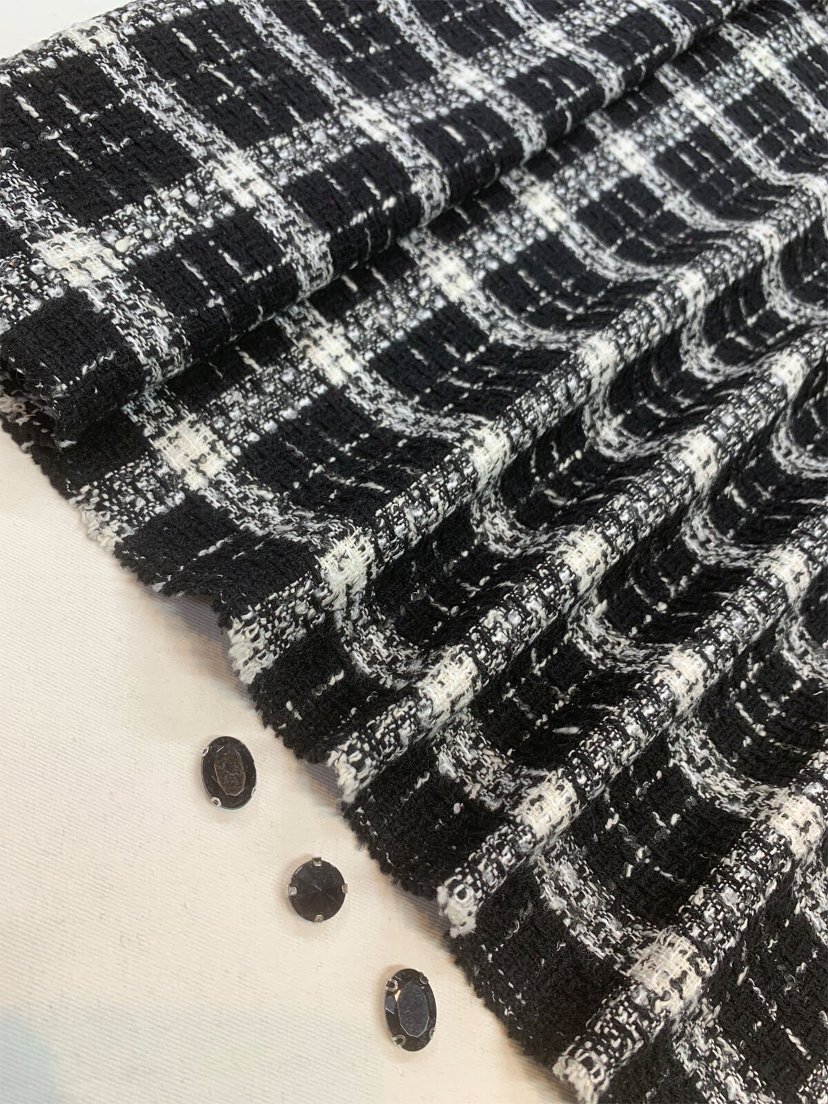 Siyah Beyaz Ekose Şanel Kumaş – Ceketlik & Takımlık