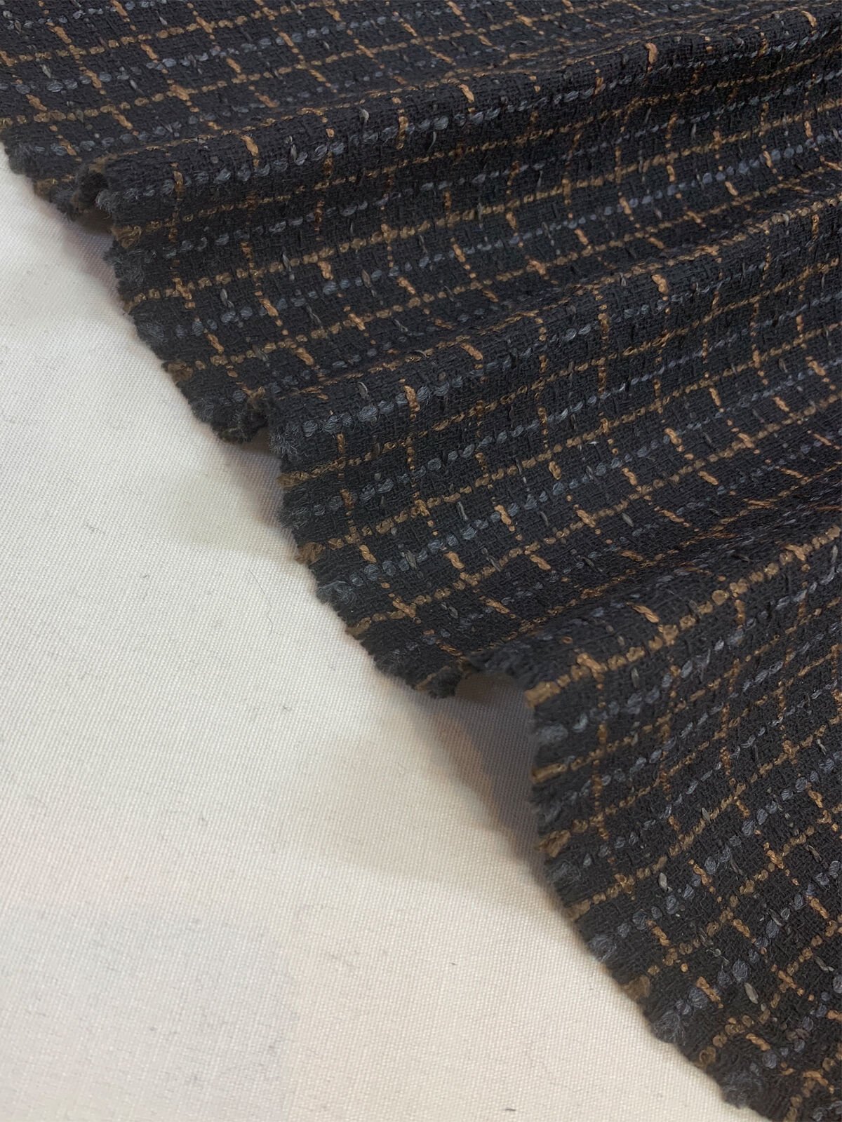 Siyah Kahve Füme Ekose Şanel Kumaş – Ceketlik & Takımlık