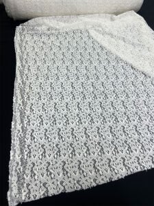 Beyaz Dantel Kumaş - Küçük Çiçek Desenli