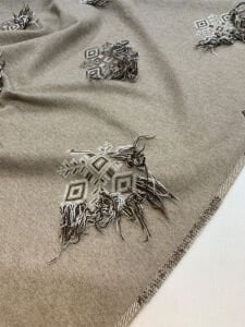 Kışlık Hafif Şardonlu Saçaklı Kumaş – Bej Kahve