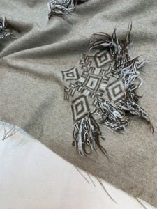 Kışlık Hafif Şardonlu Saçaklı Kumaş – Bej Kahve