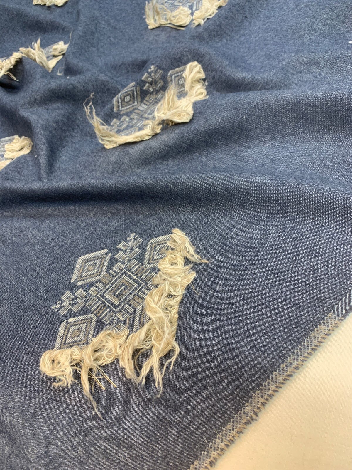 Kışlık Hafif Şardonlu Saçaklı Kumaş – İndigo Bej