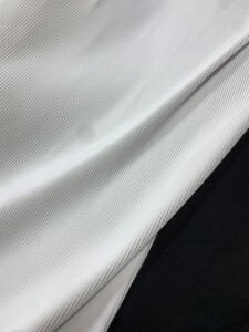 Beyaz Poplin Piliseli Kumaş