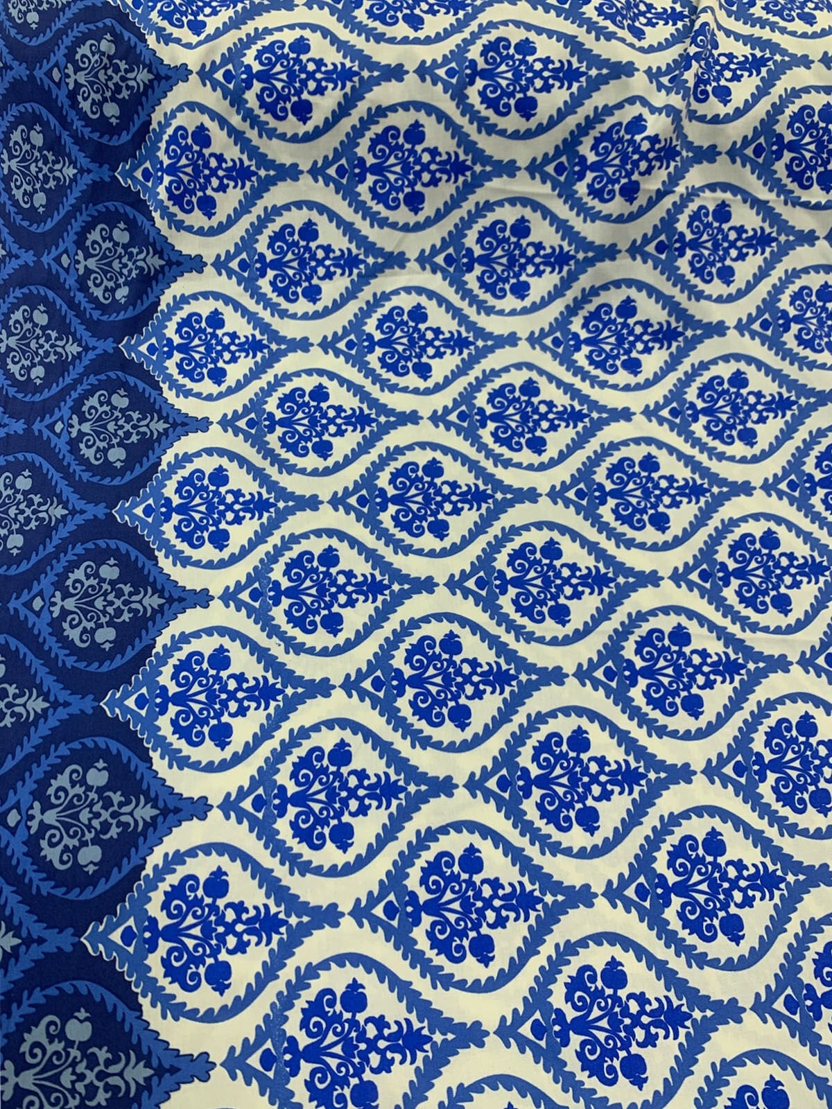 Mavi Ekru Çini Desenli Eteği Sulu Viskon Kumaş