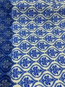 Mavi Ekru Çini Desenli Eteği Sulu Viskon Kumaş