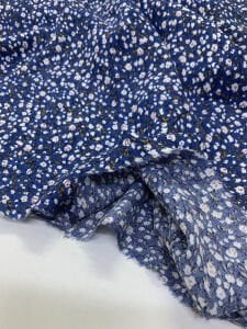 Mavi Çıtır Çiçek Desenli Viskon Kumaş