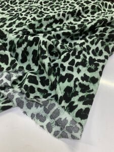 Yeşil Leopar Desenli Viskon Kumaş