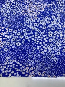 Mavi Papatya Desenli Viskon Kumaş