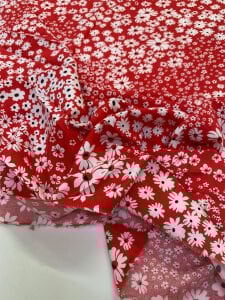 Kırmızı Papatya Desenli Viskon Kumaş
