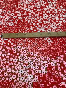 Kırmızı Papatya Desenli Viskon Kumaş