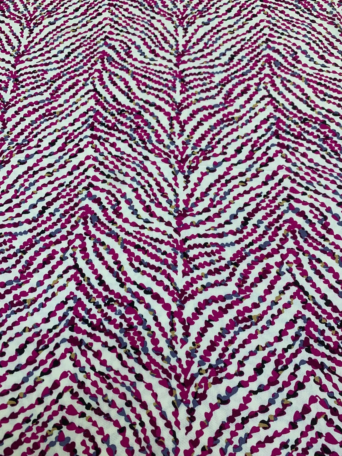 Fuşya Modern Desenli Viskon Kumaş