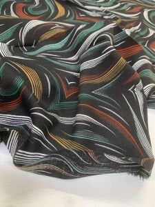 Siyah Üzerine Renkli Soyut Çizgi Desenli Viskon Kumaş