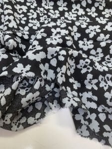 Siyah Gri Çiçek Desenli Viskon Kumaş