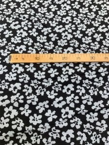 Siyah Gri Çiçek Desenli Viskon Kumaş