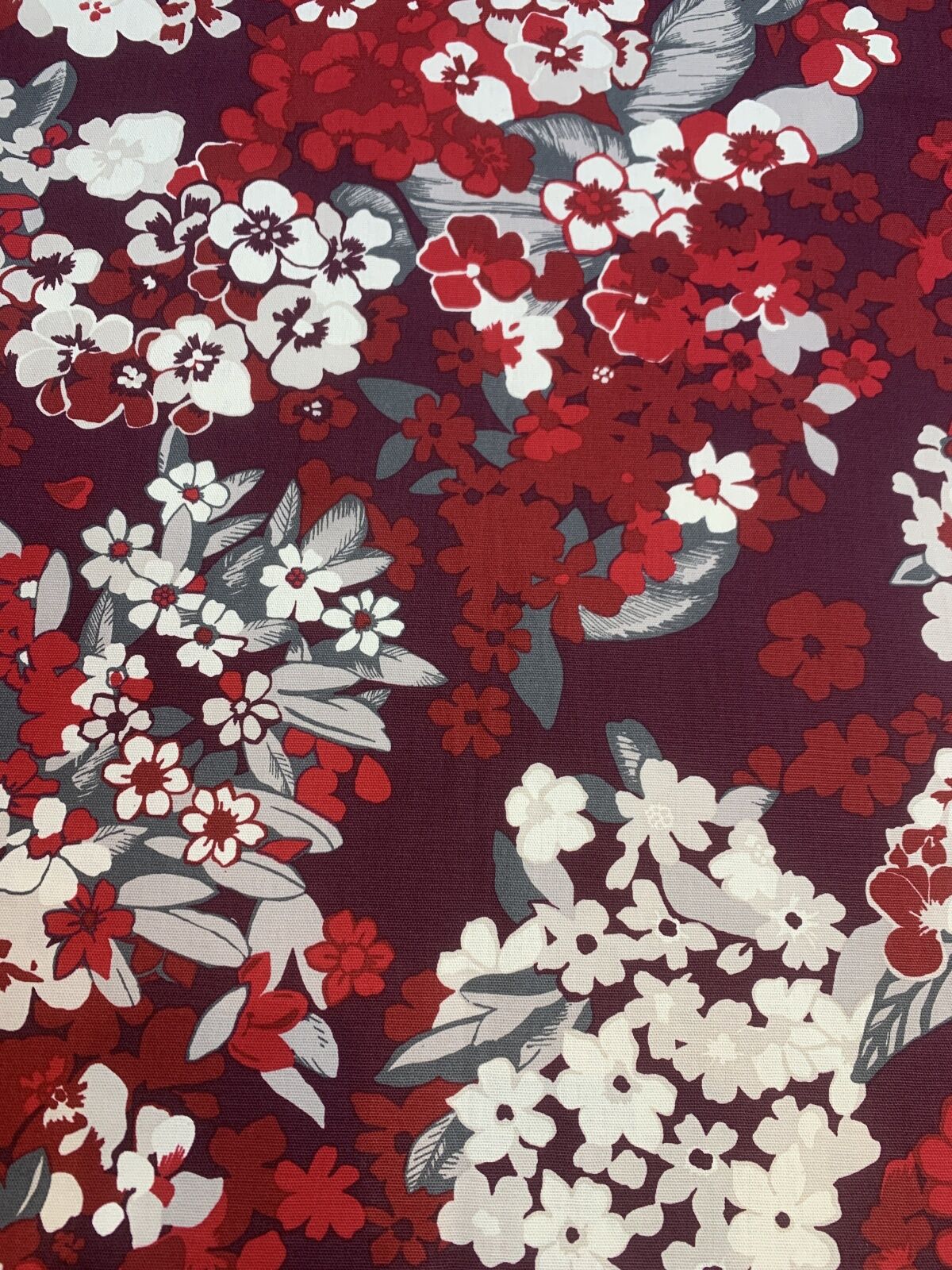 Kırmızı Renkli Nostaljik Çiçek Desenli Duck Kumaş - Leke Tutmaz Döşemelik & Masa Örtülük