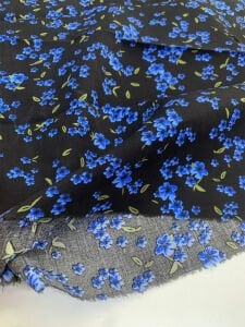 Mavi Çiçek Desenli Viskon Kumaş Hafif Sert