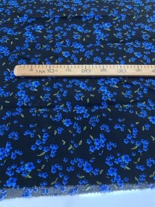 Mavi Çiçek Desenli Viskon Kumaş Hafif Sert