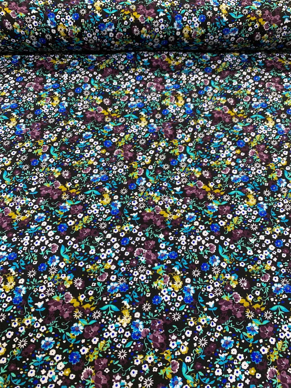 Fuşya Çıtır Çiçek Desenli Viskon Kumaş